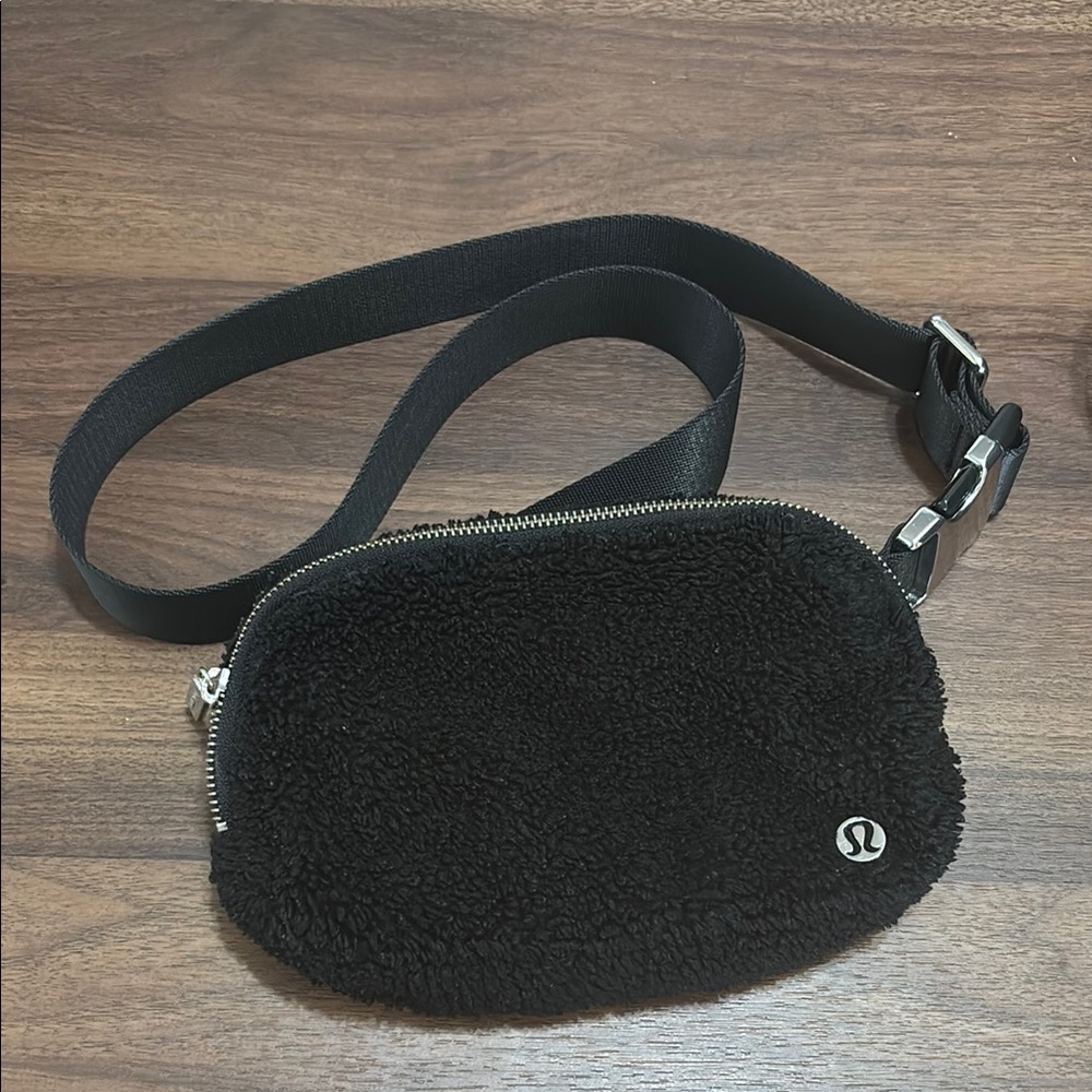 Lululemon Black Sherpa Belt Bag